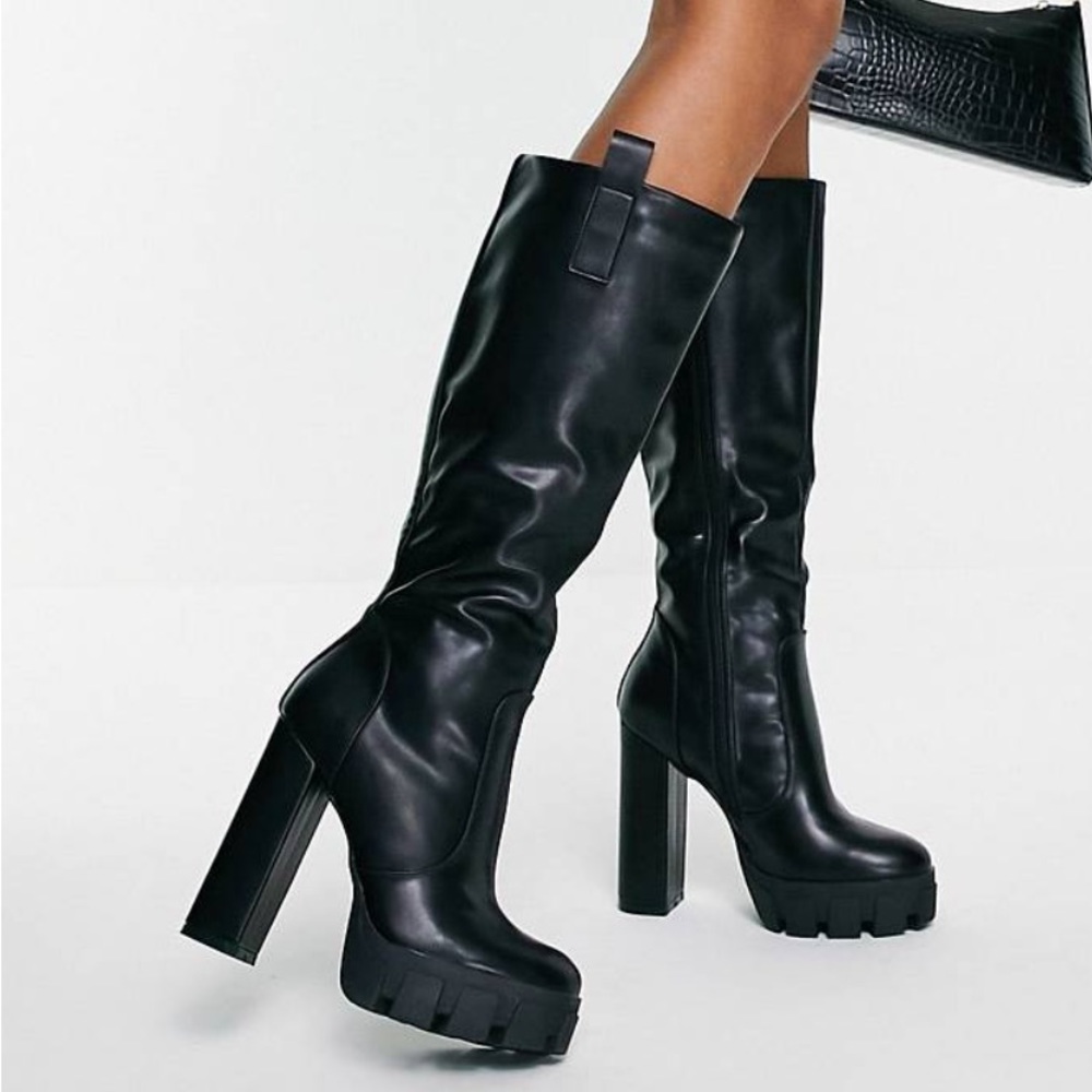 Major price drop😅, but need to move, BUY NOW Tall platform black boots